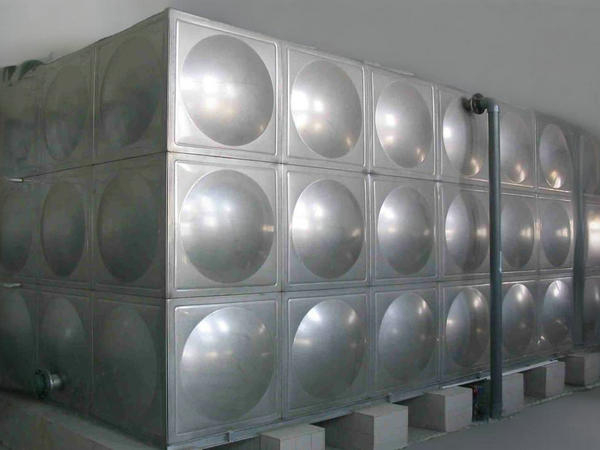 如何保證臨汾不銹鋼水箱水泥底座的質(zhì)量和耐久性?